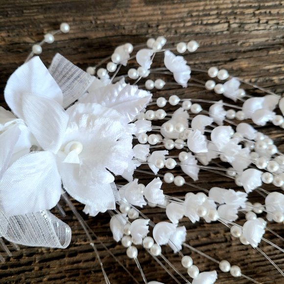 Bridal comb with floral details. - Picture 5 of 5